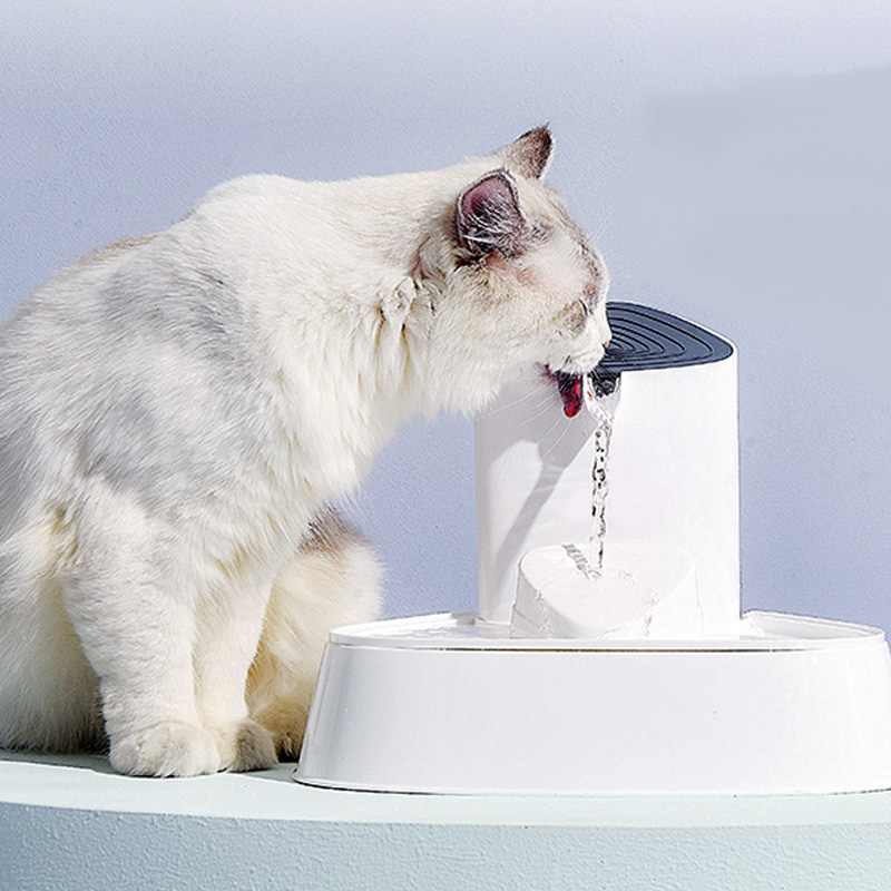 1.Ultra quiet water fountain  for cats and dog